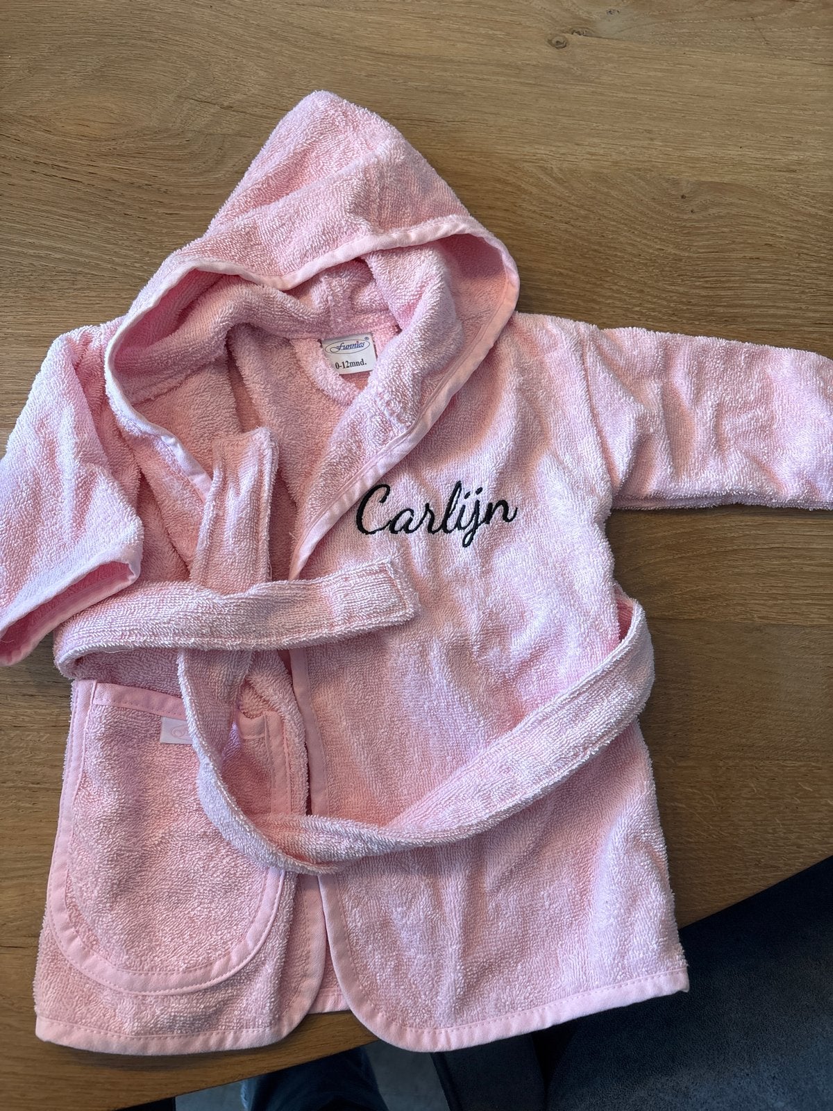 Roze baby badjas met naam 'Carlijn' - 0-12 maanden, Ophalen of Verzenden, Zo goed als nieuw, Meisje