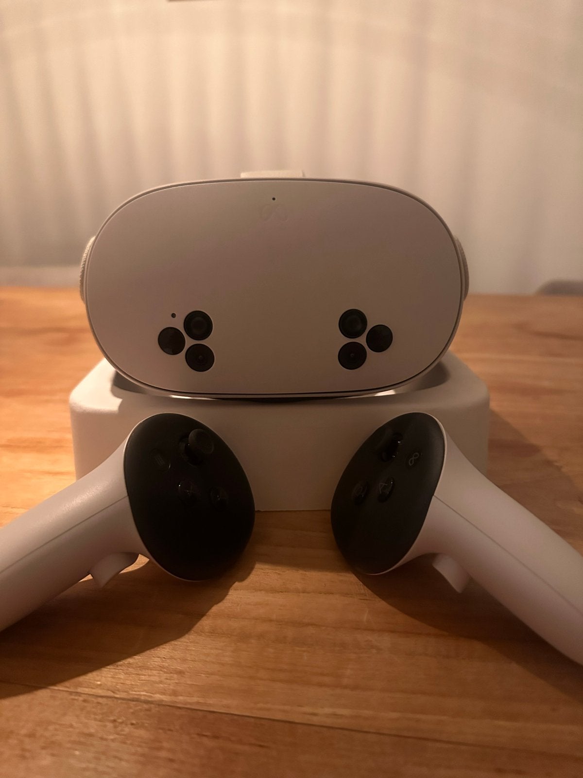 Oculus Quest 3s VR-bril met controllers, Spelcomputers en Games, Ophalen, Zo goed als nieuw, VR-bril, Overige platformen