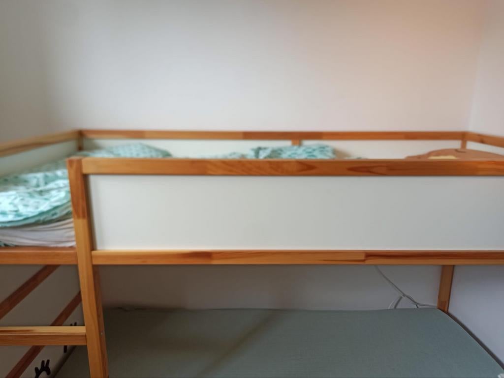Houten stapelbed met lattenbodems - Ikea Kura, Ophalen, Gebruikt, 90 cm, Eenpersoons