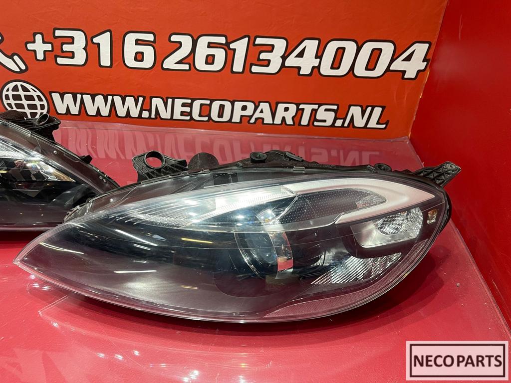 VOLVO V40 XENON KOPLAMP COMPLEET LINKS RECHTS COMPLEET, Gebruikt, -, -, Ophalen of Verzenden