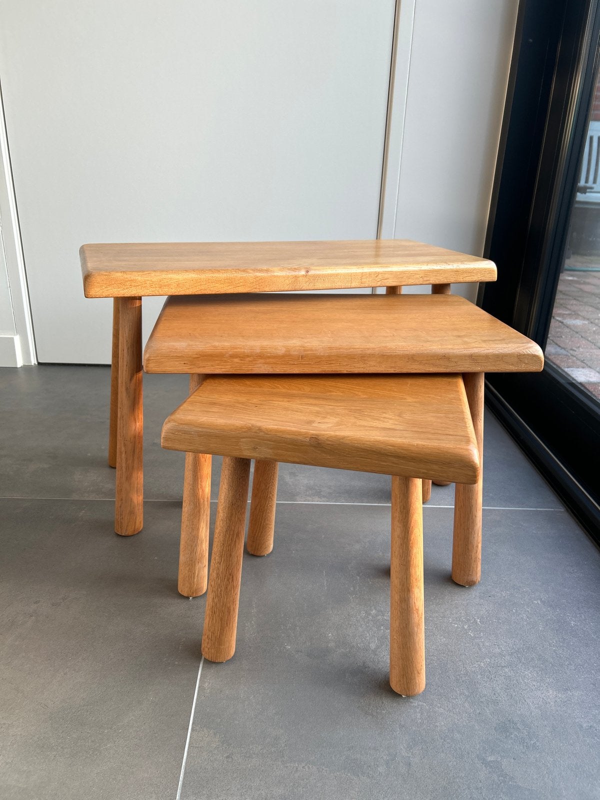 Set van 3 eikenhouten bijzettafels - Licht eiken, Huis en Inrichting, Ophalen, Minder dan 45 cm, Minder dan 55 cm, Gebruikt