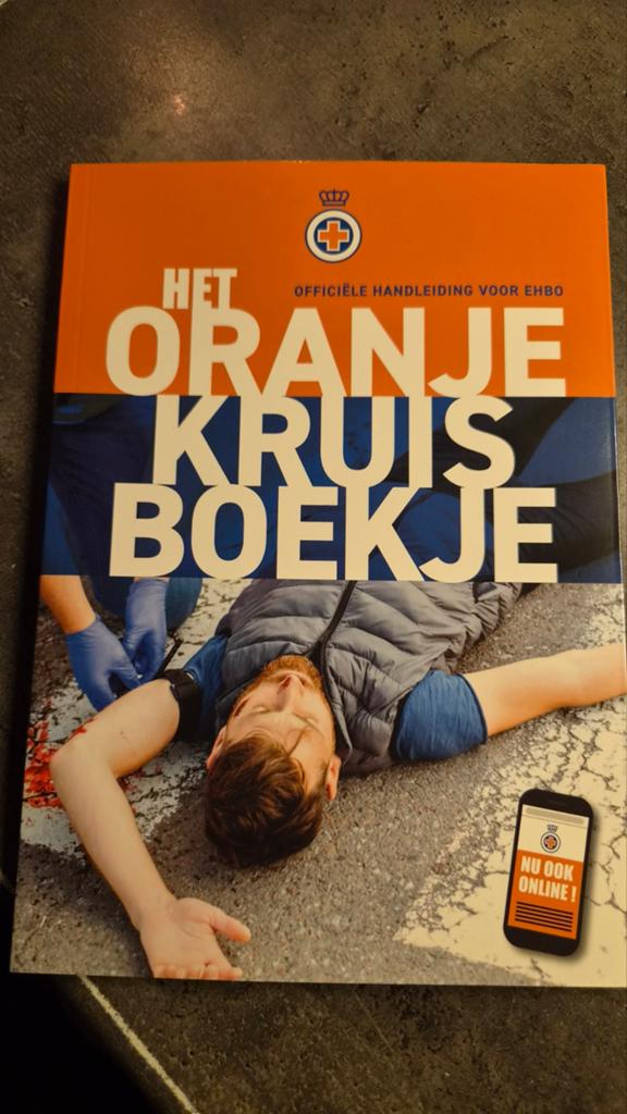 Het Oranje Kruis Boekje - Officiële Handleiding EHBO, Ophalen of Verzenden, Zo goed als nieuw