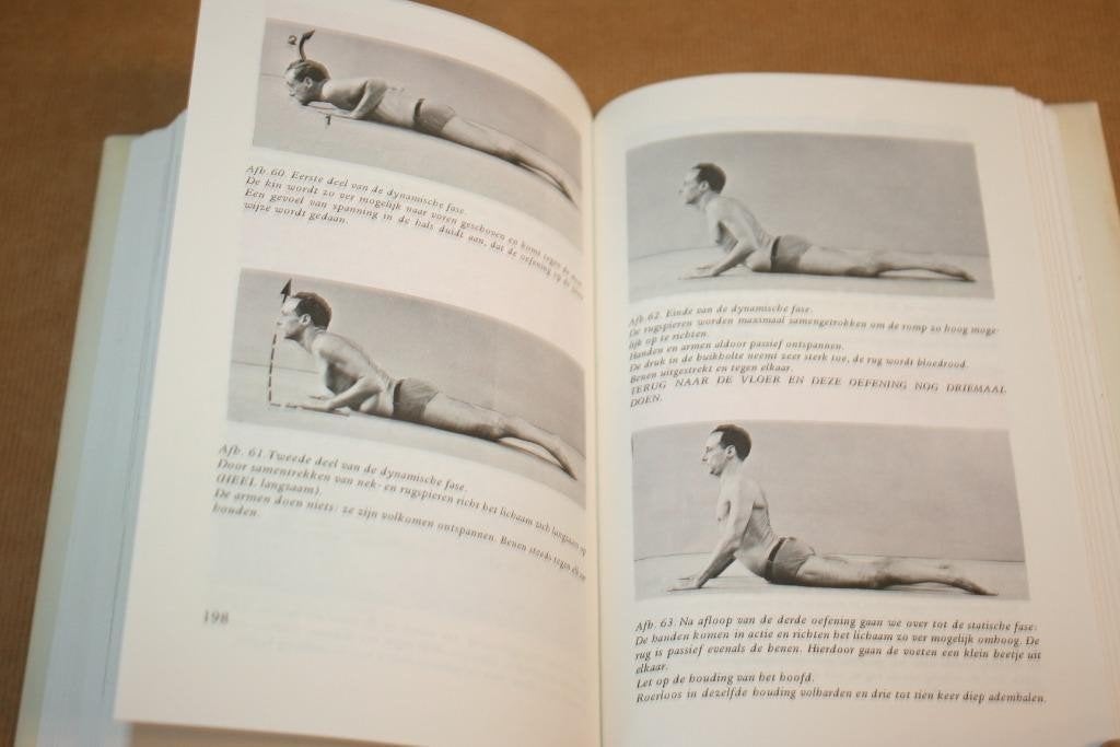 Yoga doen en begrijpen - Lysebeth - Ankh-Hermes, Boeken, Ophalen of Verzenden, Gelezen, Overige onderwerpen, Achtergrond en Informatie