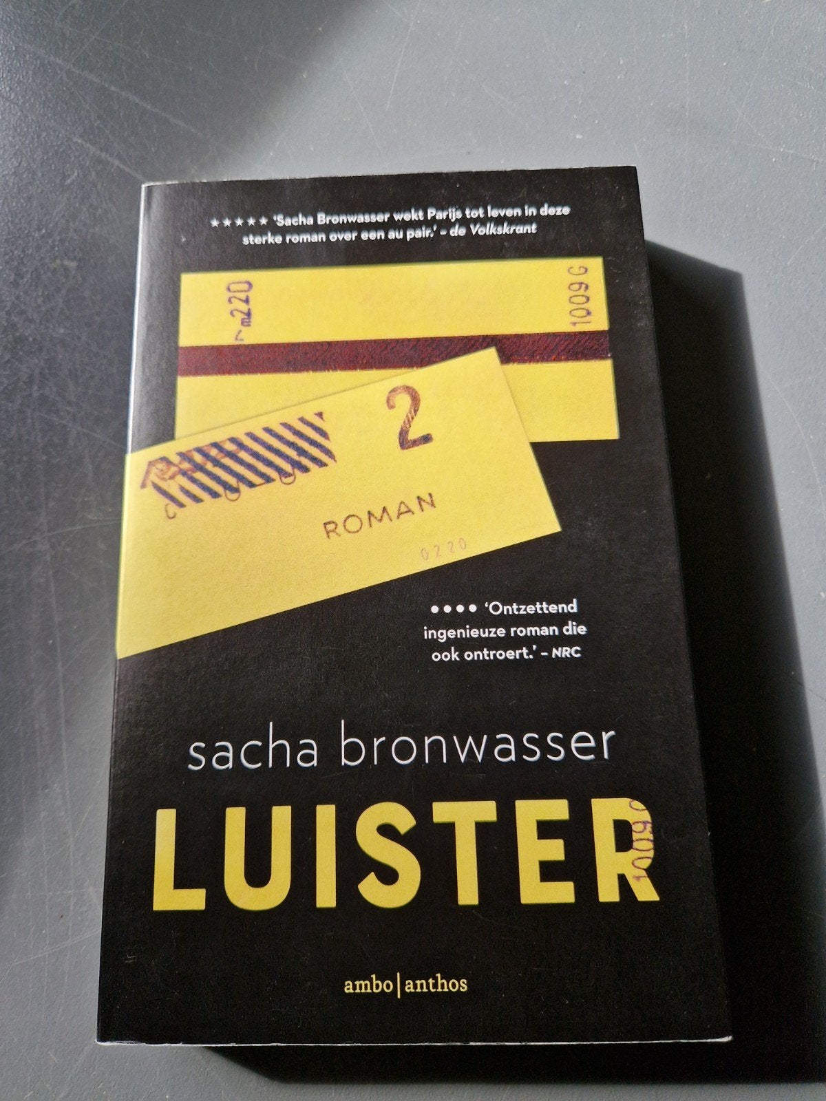 Sacha Bronwasser - Luister, Boeken, Ophalen of Verzenden, Zo goed als nieuw, Sacha Bronwasser