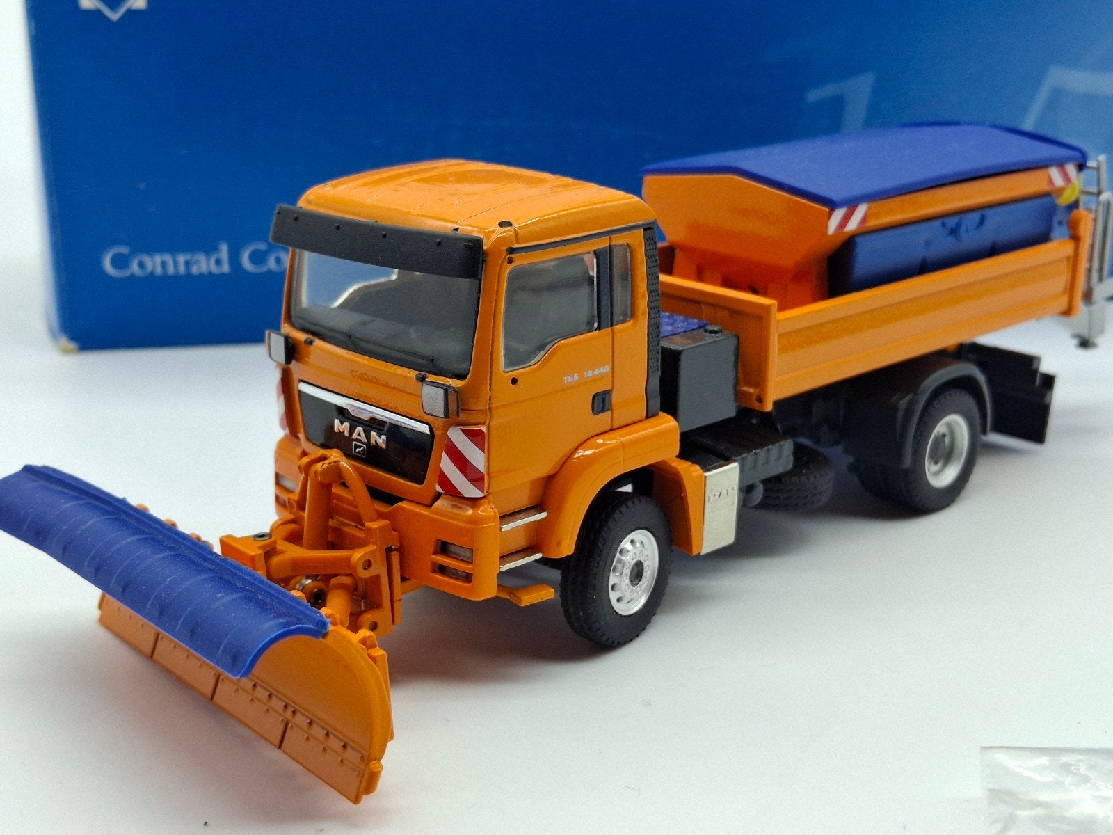 MAN TGS EURO 5 WINTERDIENST 1:50, Ophalen of Verzenden, Zo goed als nieuw, Bus of Vrachtwagen