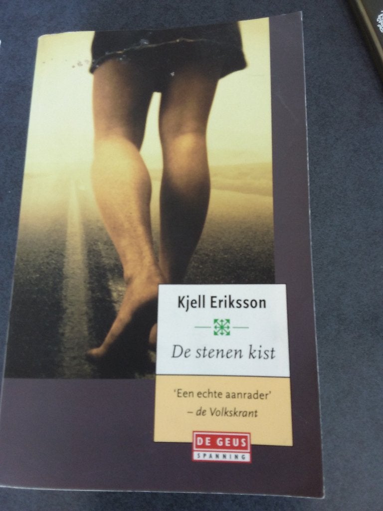 Kjell Eriksson - de stenen kist, Ophalen of Verzenden, Zo goed als nieuw