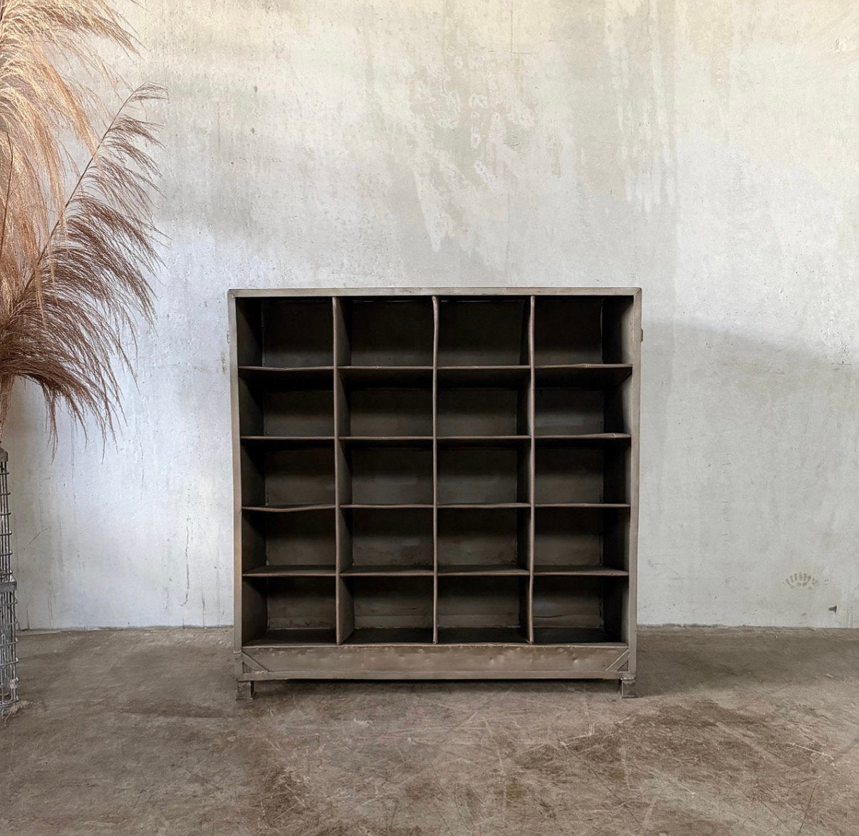 Oude industriële vakkenkast, vintage kast, dressoir, Ophalen