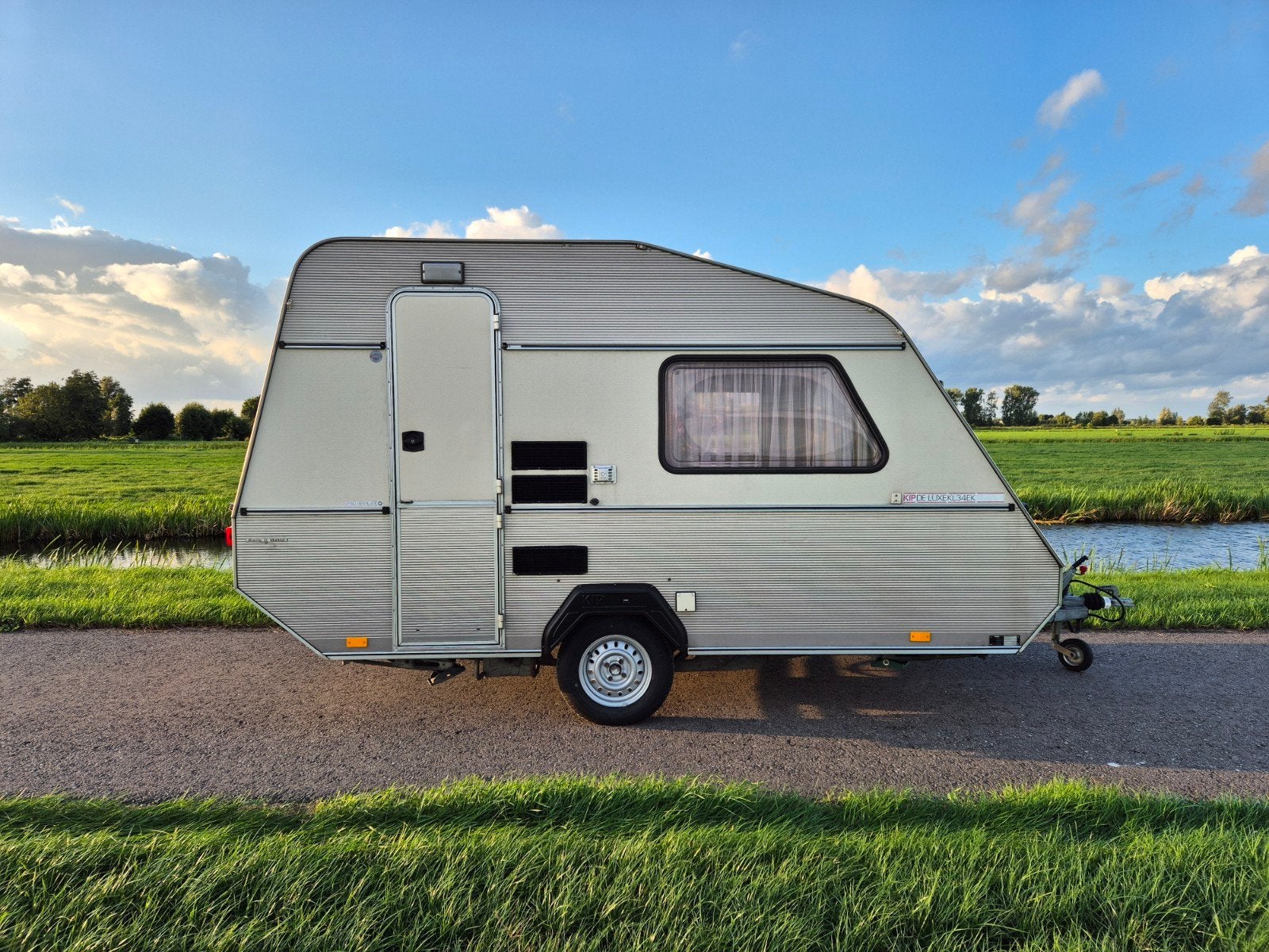 Kip De Luxe 1986 - Compacte caravan met nieuwe banden, Kip, Tot en met 2, Treinzit, Particulier