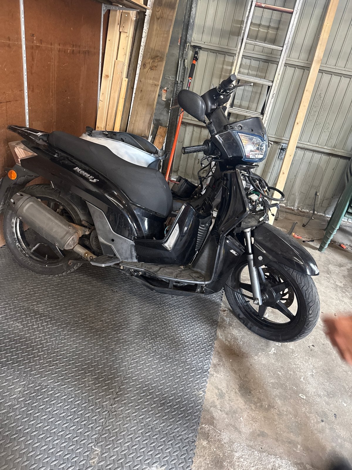 Kymco People S scooter - Geen kenteken, wel nederlands