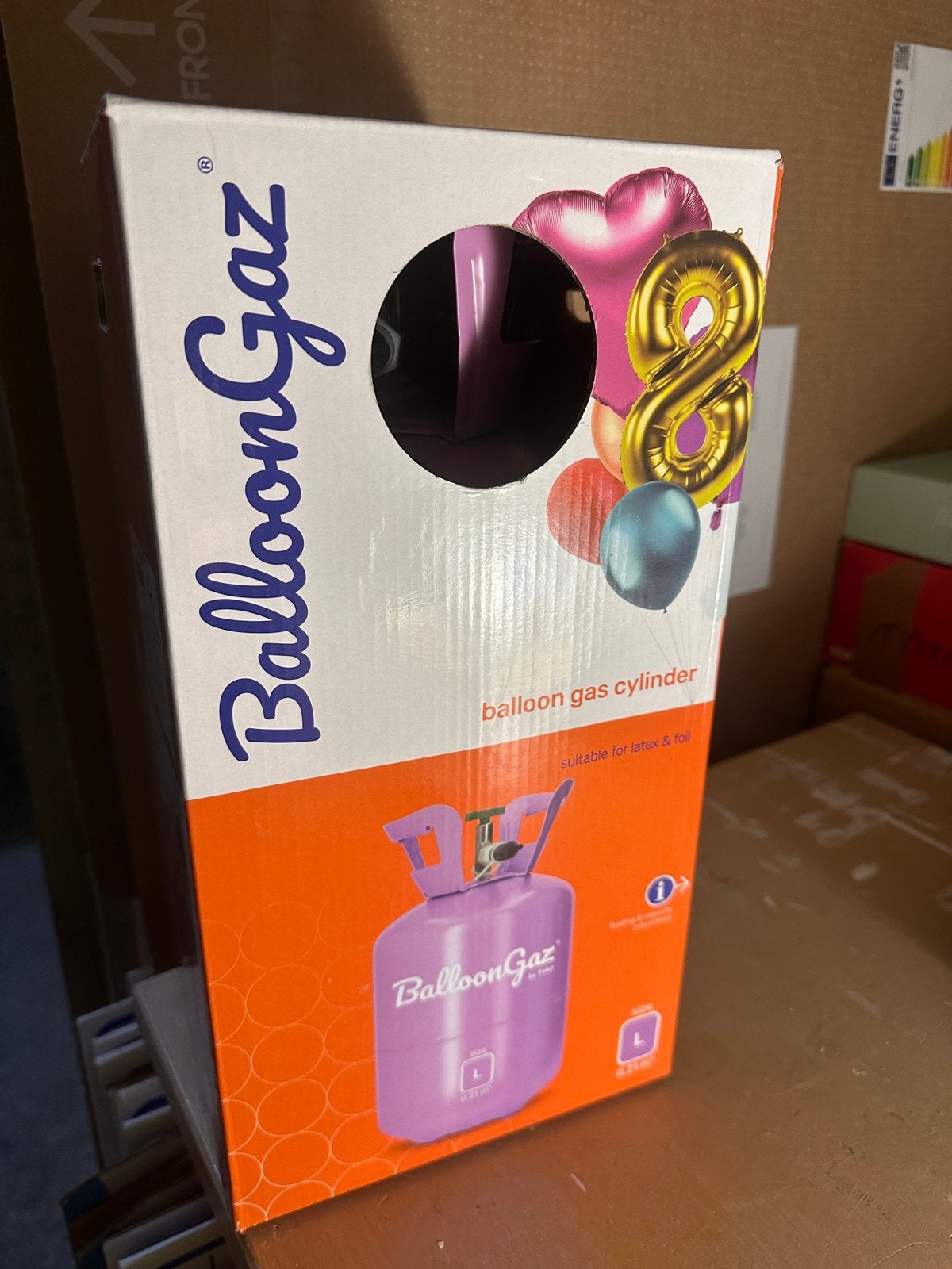 Helium tank, Ophalen, Versiering
