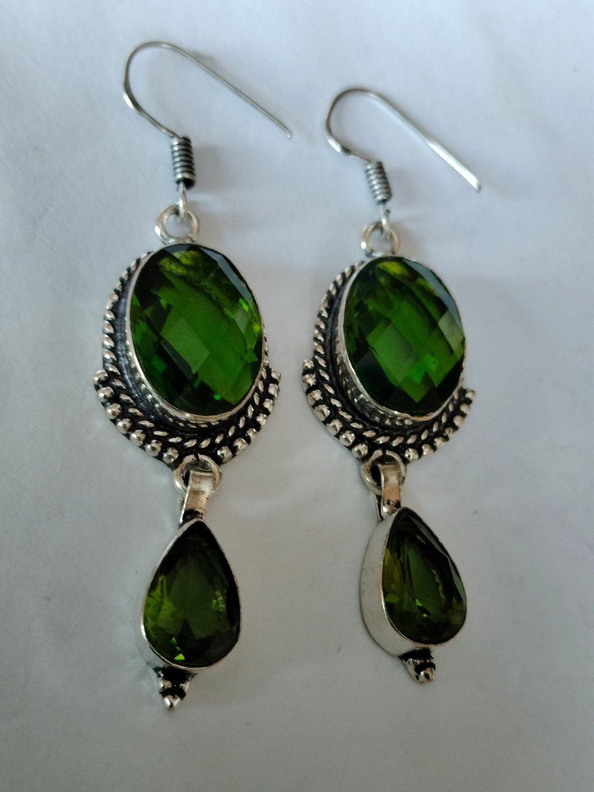 Zilveren oorbellen met peridot, Hangers, Verzenden, Nieuw, Met edelsteen