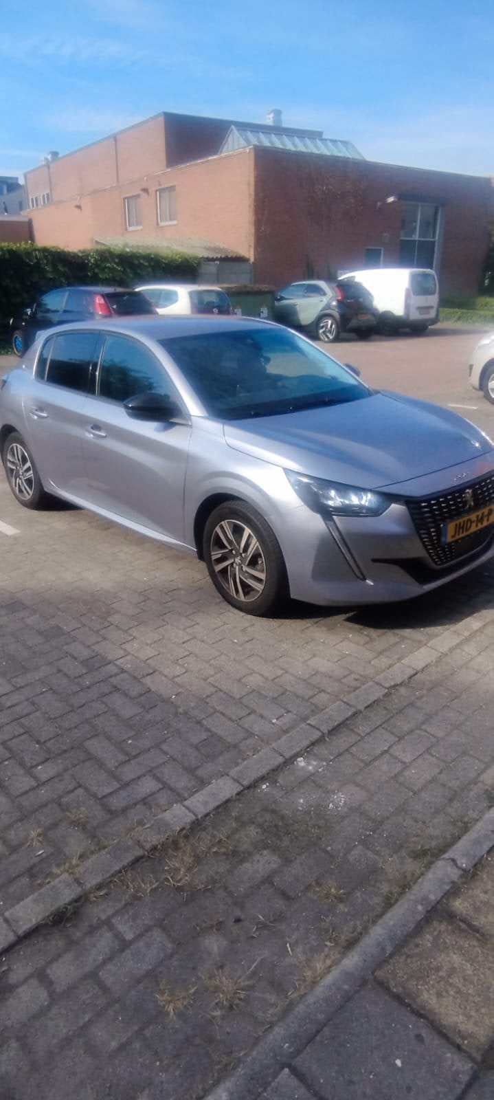 Foto 5 van Peugeot 208 1.2 Puretech 100pk 2023 Grijs