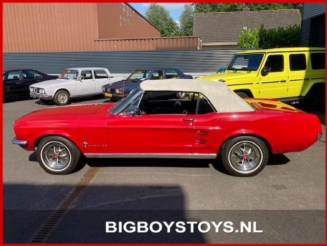Ford MUSTANG Cabriolet, Auto's, Automaat, Achterwielaandrijving, 4733 cc, Zwart