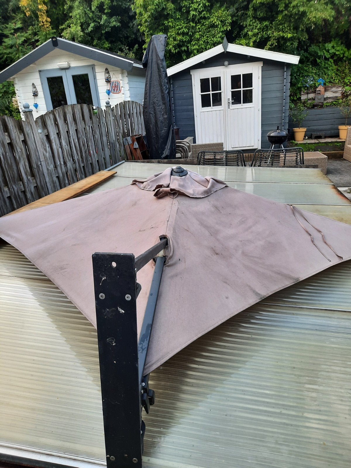 Gebruikte zweefparasol - Beige/bruin, Tuin en Terras, Parasols, Ophalen of Verzenden, Gebruikt, 2 tot 3 meter, Zweefparasol