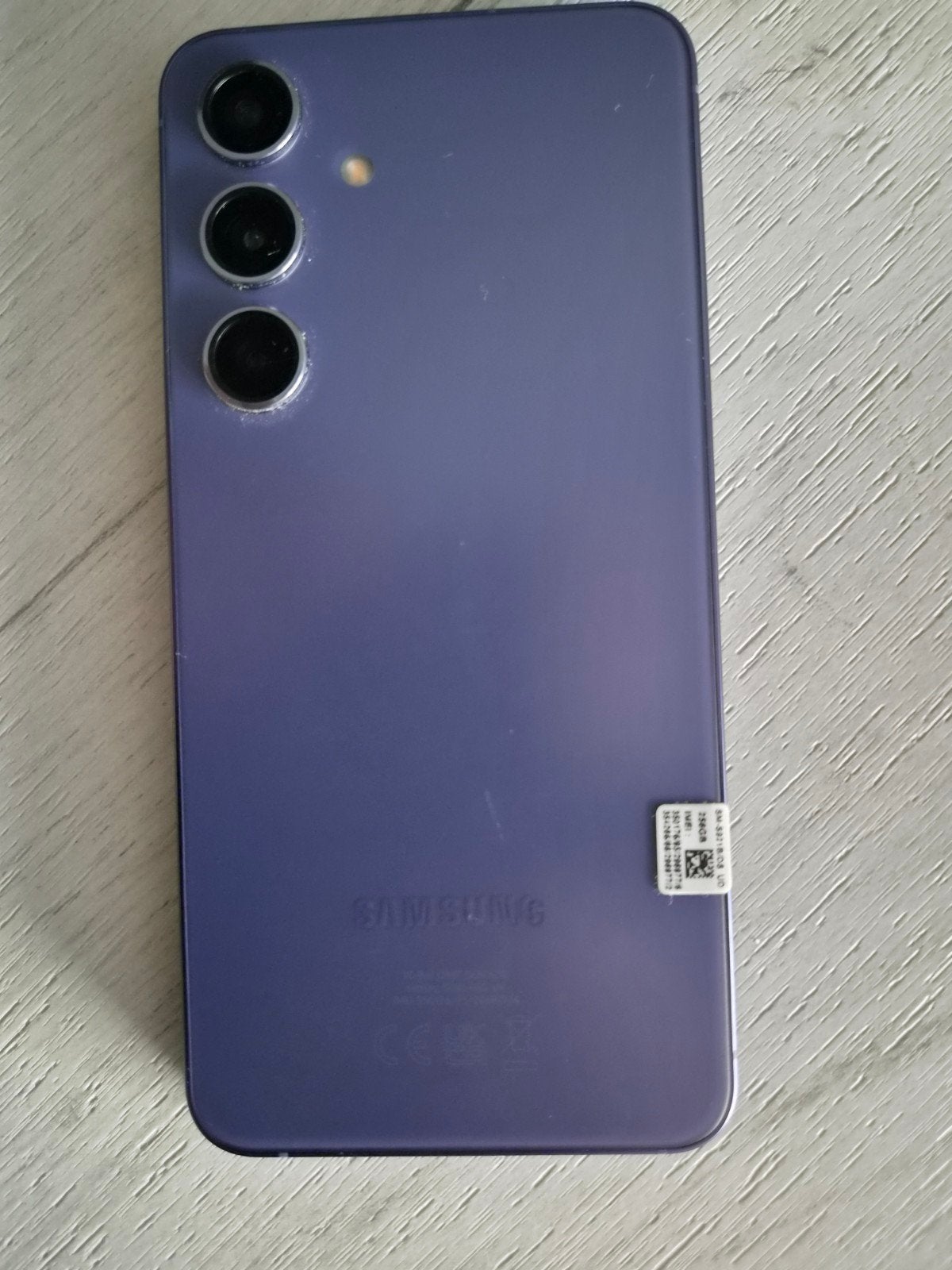 Foto 3 van Samsung Galaxy S24 paars  (2024) - Zo goed als nieuw