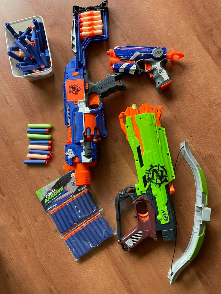 NERF pistool + 2 Nerf geweren en pijltjes zgan, Ophalen, Zo goed als nieuw