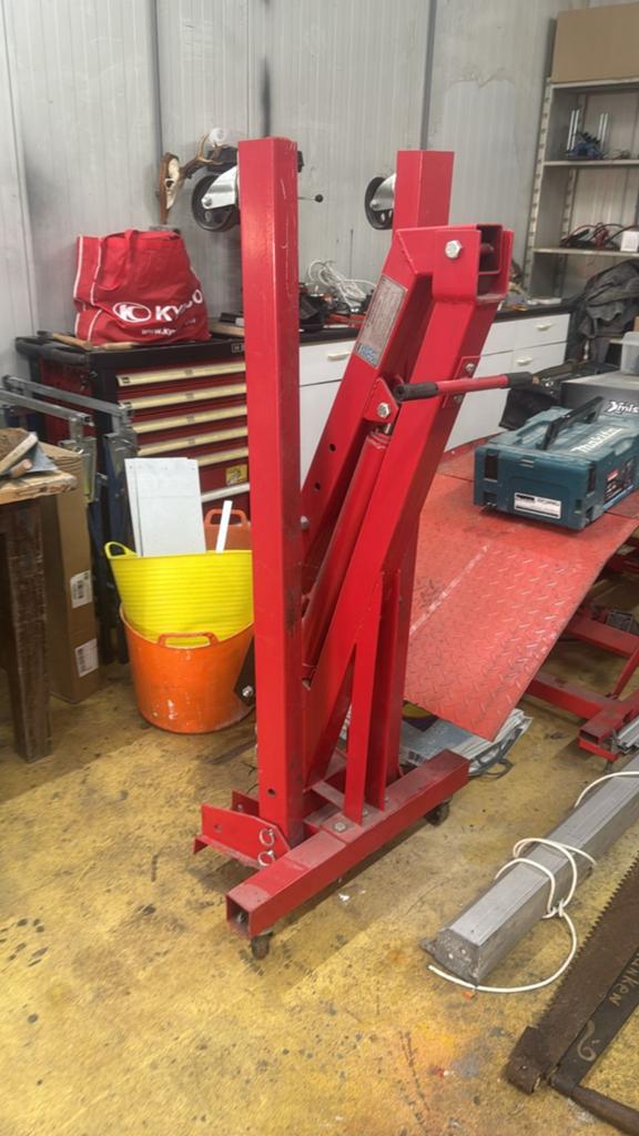 Gebruikte HBM 1 Ton Opklapbare Werkplaatskraan Motortakel, Ophalen