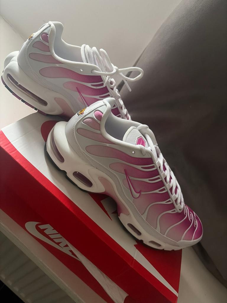 Nike Air Max Plus TN - Roze/Wit      (maat 42), Kleding | Heren, Schoenen, Ophalen of Verzenden, Zo goed als nieuw