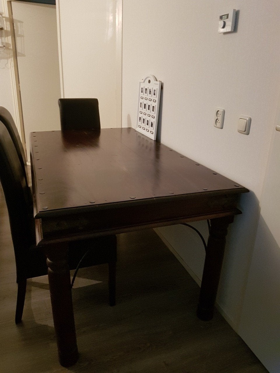 Koloniale / Landelijke robuuste Tafel met sierbeslag, Ophalen, Koloniaal  / Landelijk, 50 tot 100 cm, Zo goed als nieuw