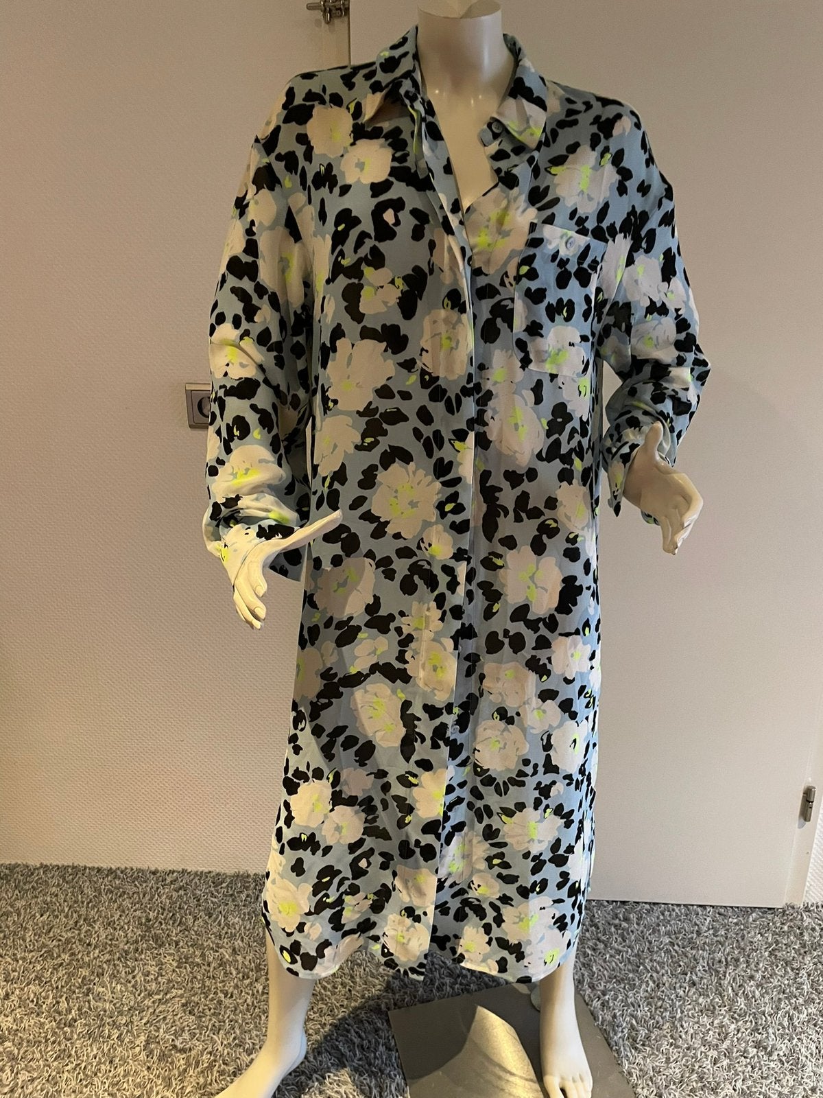 Essentiel jurk met leuke kleuren print maat 38, Kleding | Dames, Maat 38/40 (M), Blauw, Ophalen of Verzenden, Zo goed als nieuw