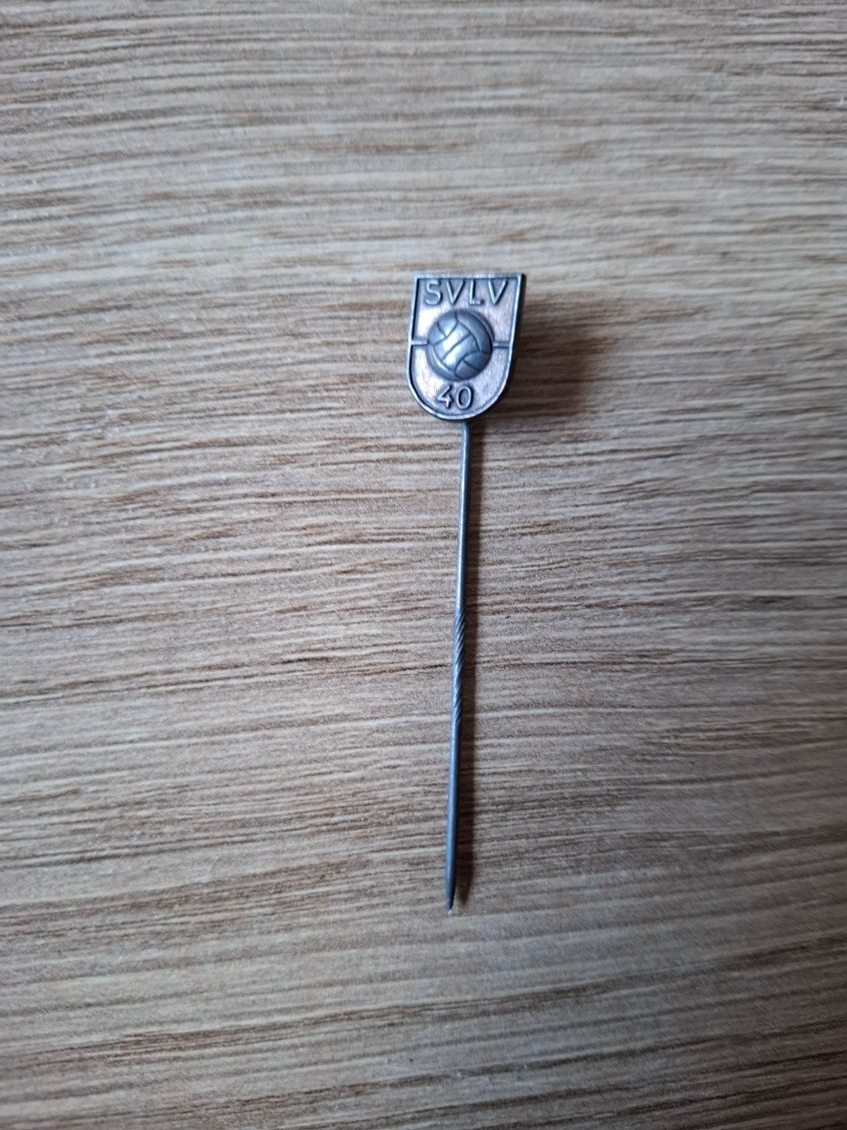 Voetbal speld SVLV 40 jaar, Ophalen of Verzenden