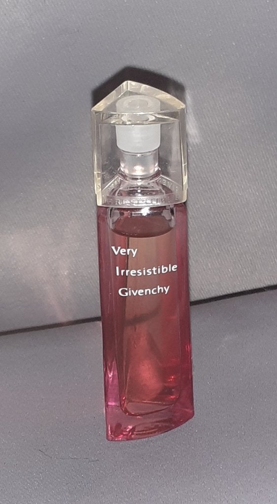 Mooie parfum mini - Givenchy Very irresistible, Ophalen of Verzenden, Zo goed als nieuw, Miniatuur, Gevuld
