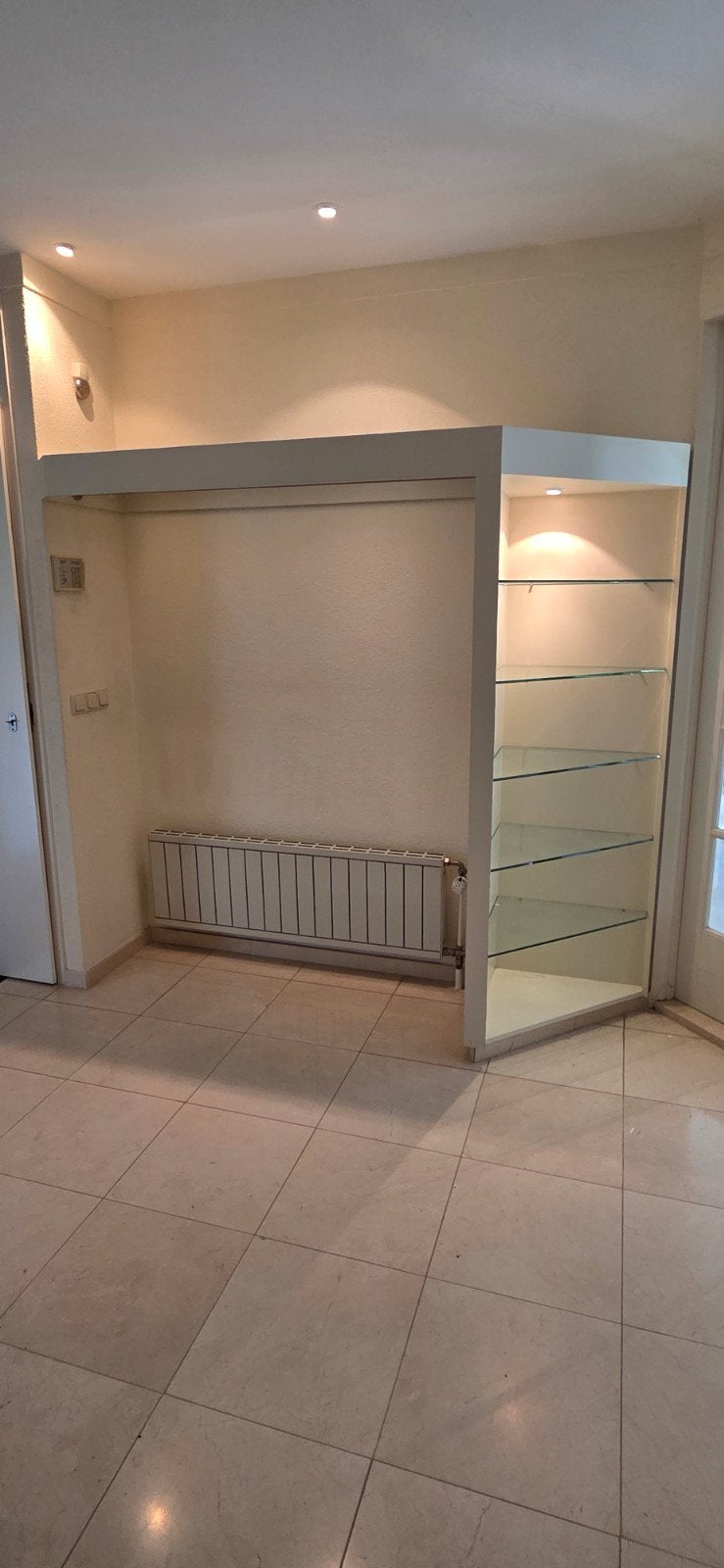 Kapstok met hoekvitrine incl. glazen platen en verlichting, Huis en Inrichting, Kasten | Vitrinekasten, Ophalen, Gebruikt, Met plank(en)