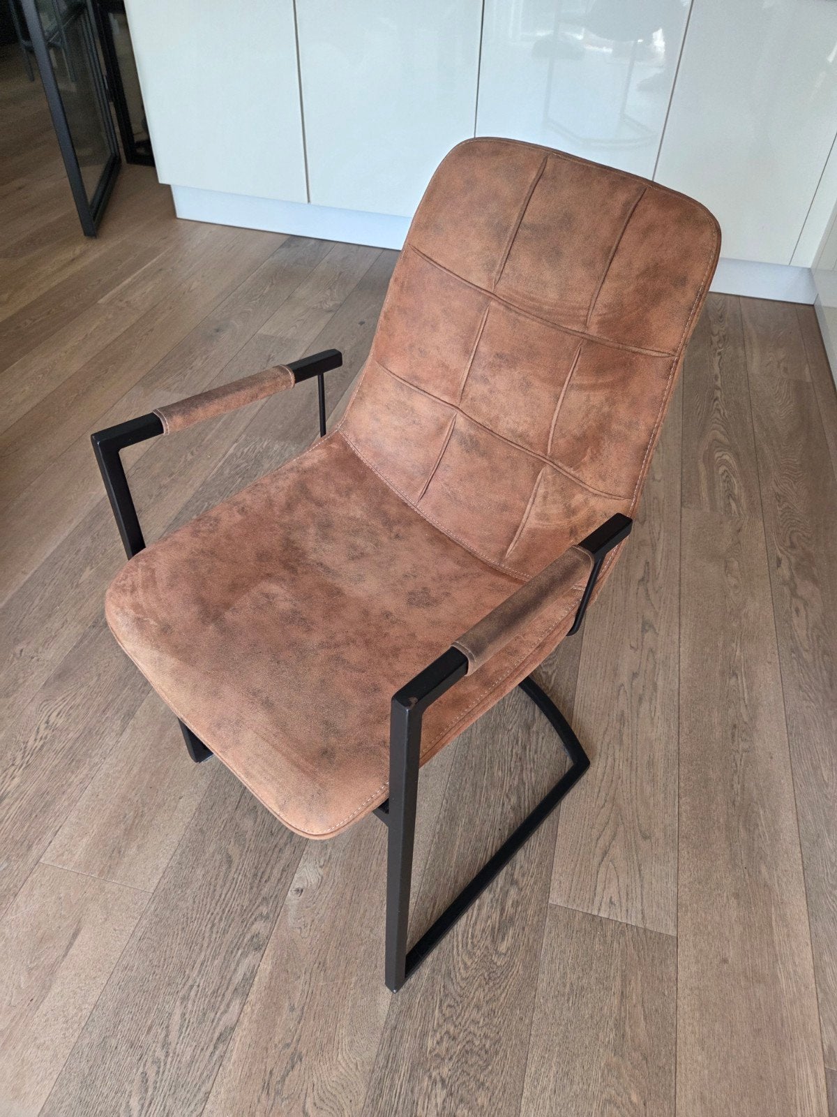 4x eetkamerstoel met armleuningen bruin zwart industrieel, Huis en Inrichting, Stoelen, Ophalen, Gebruikt, Bruin, Industrieel, Modern
