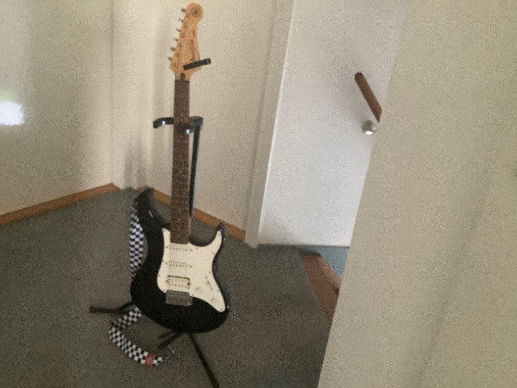 Foto 2 van Elektrische gitaar met versterker