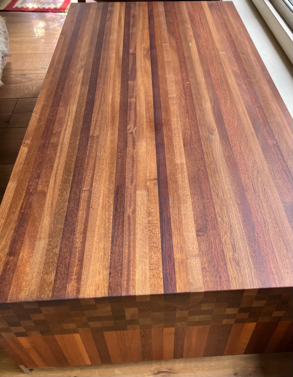 Massief houten design salontafel met opbergruimte