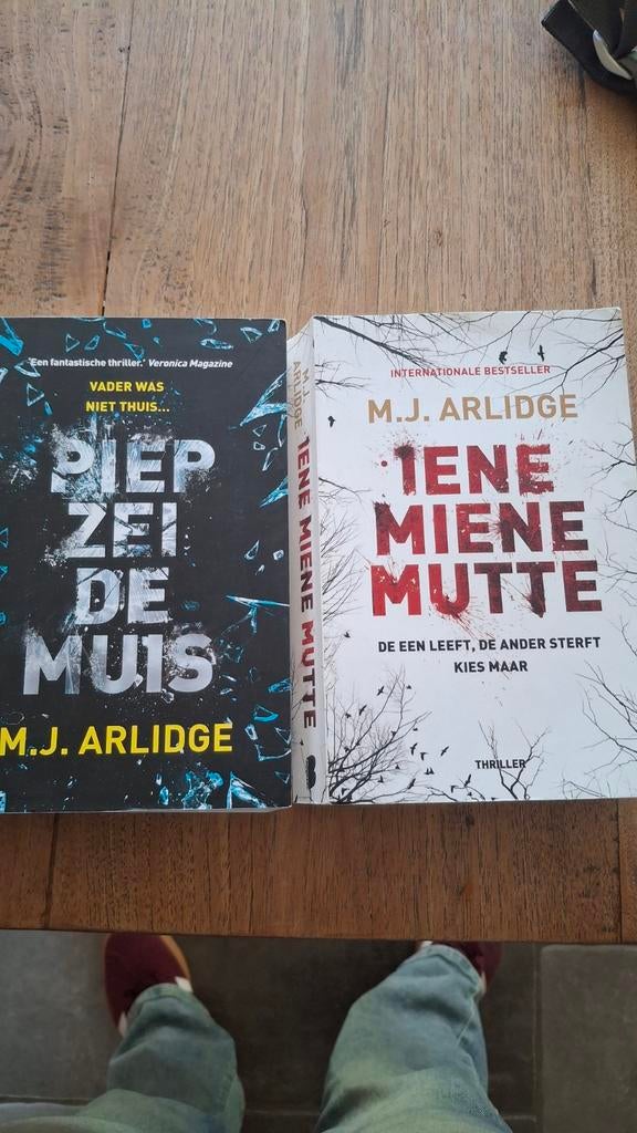2 thrillers M.J. Arlidge: Piep zei de muis & Iene Miene, Boeken, Ophalen of Verzenden, Gelezen, M.J. Arlidge, Nederland