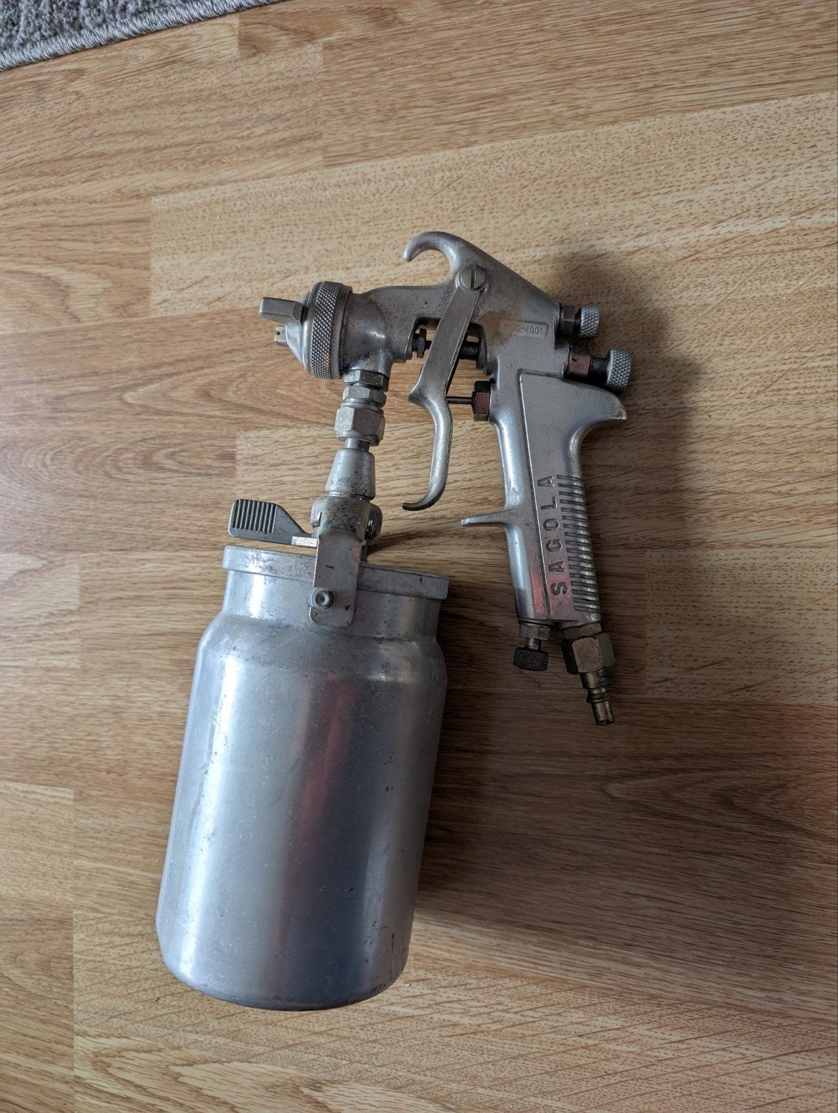 Sagola verfspuit met beker - Gebruikt, Ophalen of Verzenden, Gebruikt, Verfspuit of Verfpomp