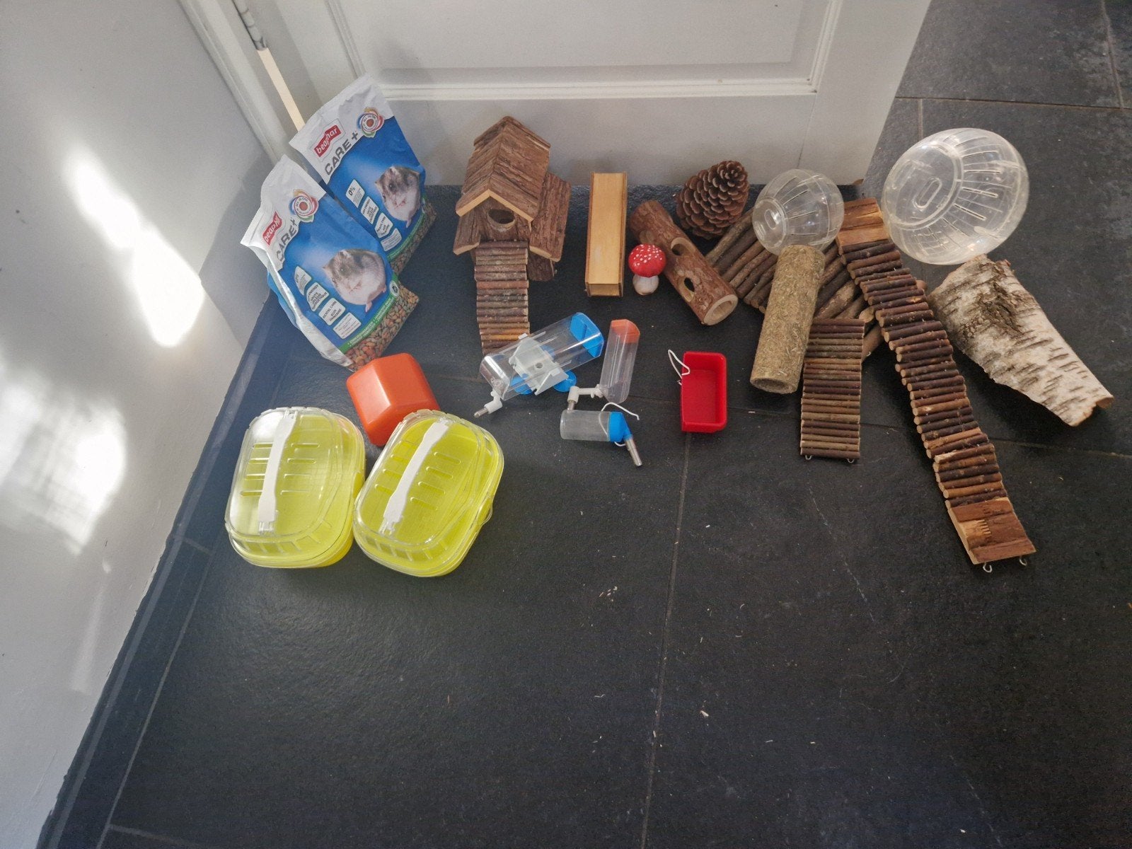 Dwerghamster spullen, voerbakje, reiskooitjes, bruggetjes, e, Dieren en Toebehoren, Ophalen, Gebruikt, Verzorging