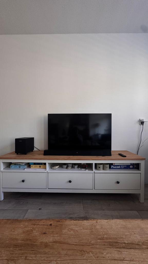 Ikea TV meubel wit met houten blad - Zo goed als nieuw, Huis en Inrichting, Ophalen, 150 tot 200 cm, Zo goed als nieuw, Minder dan 100 cm