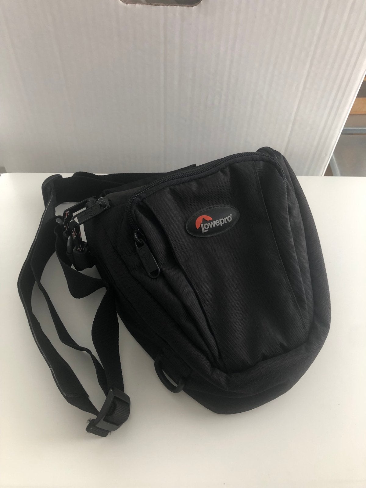 Lowepro TLZ 1 cameratas, Gevoerd, Ophalen of Verzenden, Zwart, Schoudertas