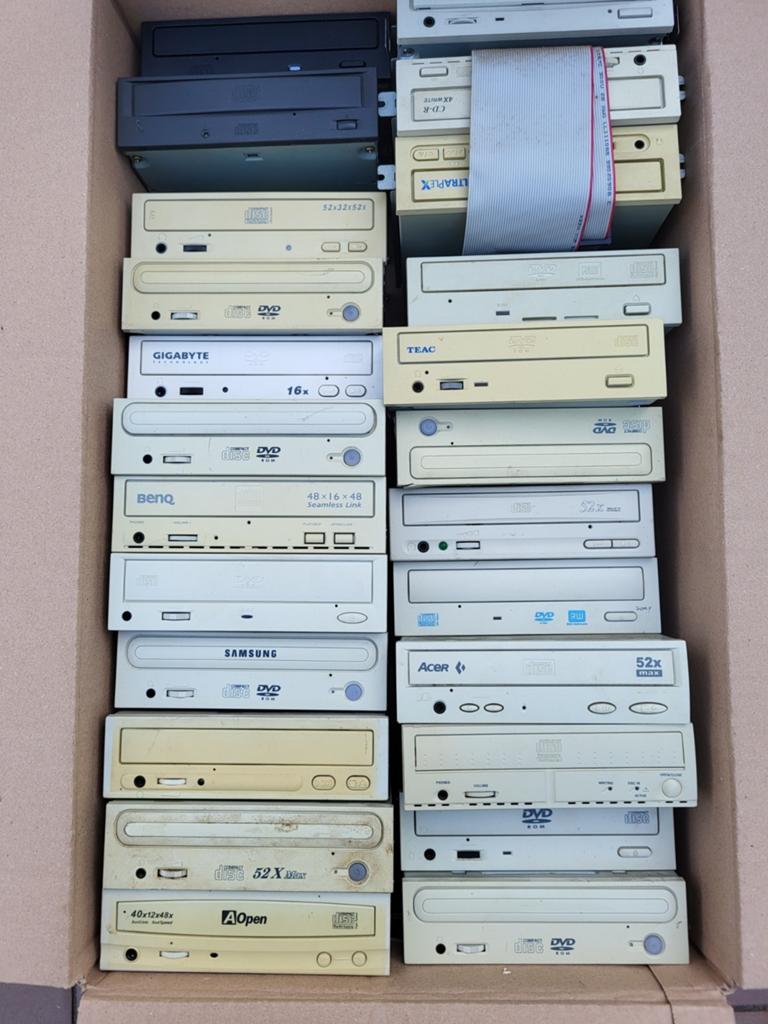 Meerdere cd rom en dvd rw drives, Ophalen, Intern, Gebruikt, Dvd