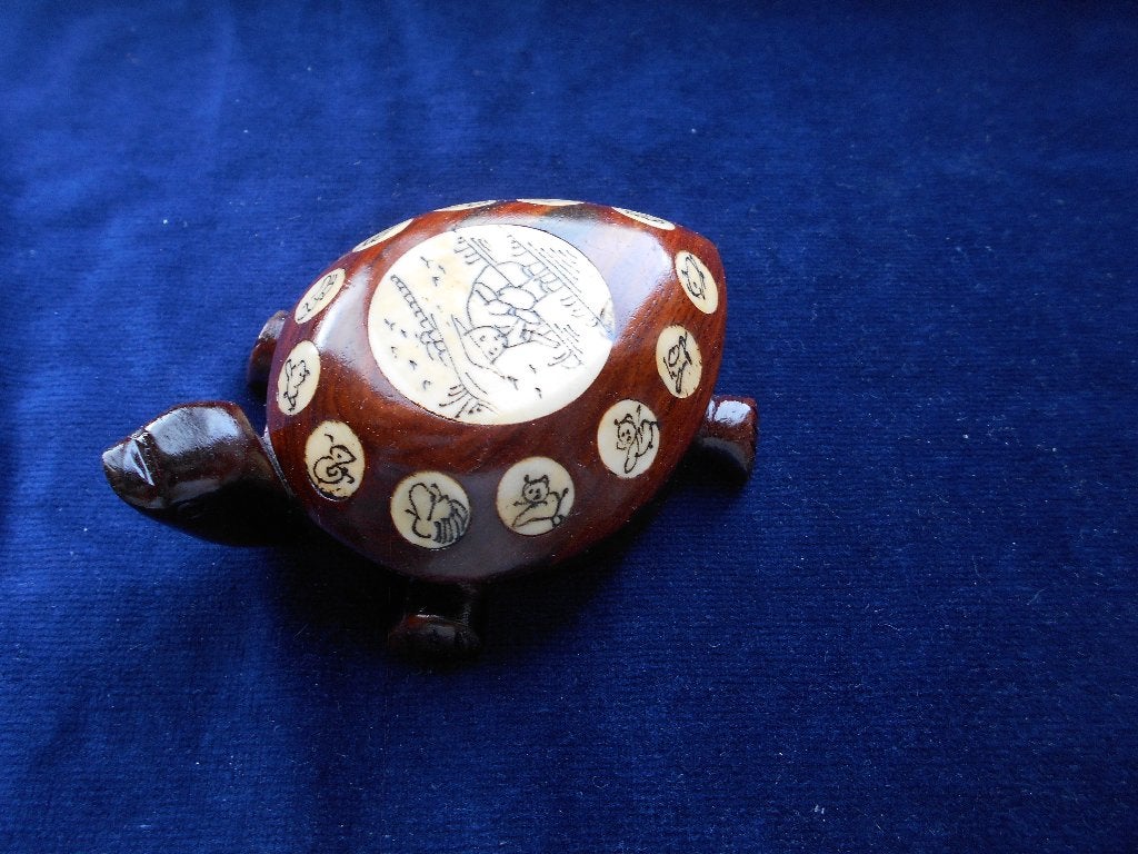 Chinees Feng Shui schildpad, met dierenriem tekens, nu 13,50, Antiek en Kunst, Hout, Bruin, Overige typen, Ophalen of Verzenden