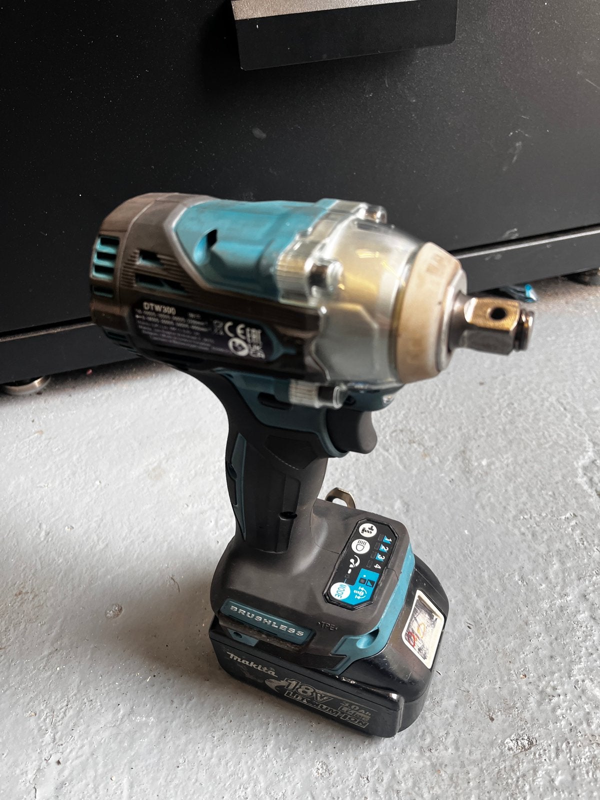 Makita 18v DTW300 slagmoersleutel, Ophalen of Verzenden, Zo goed als nieuw, Overige typen