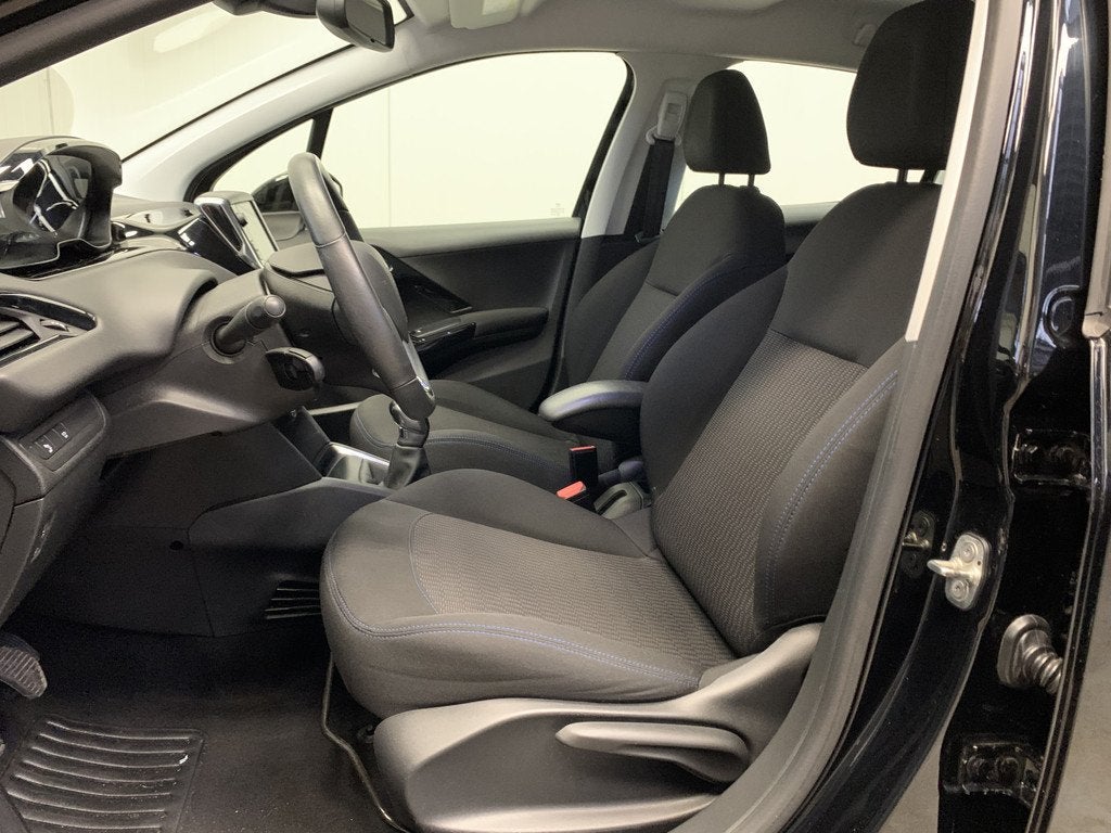 Peugeot 208 1.2 PureTech Signature NAVIGATIE-AIRCO-PDC-CRUIS, Auto's, Euro 6, 1199 cc, Zwart, Origineel Nederlands