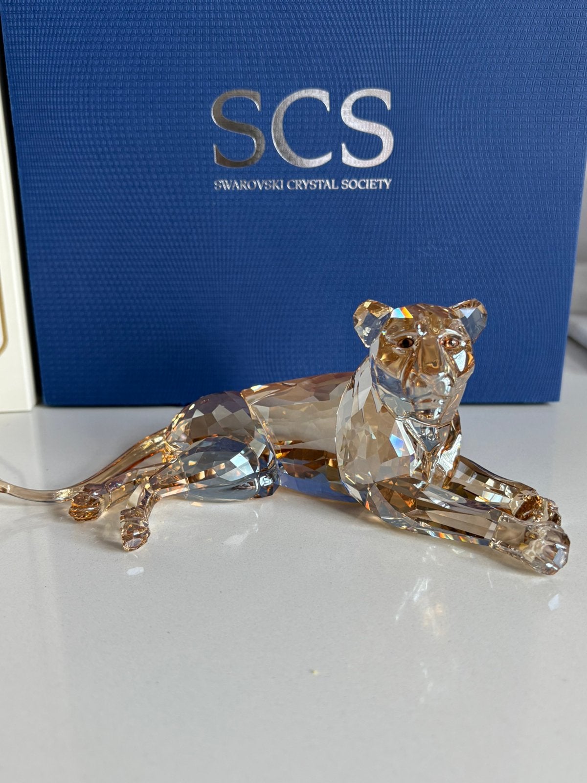 Swarovski leeuw moeder, Verzamelen, Swarovski, Ophalen of Verzenden, Zo goed als nieuw, Figuurtje