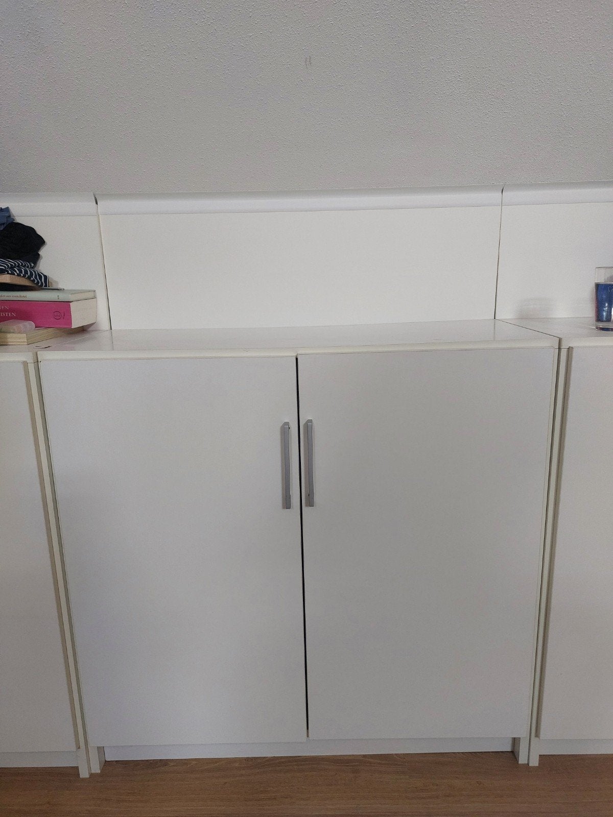 Witte knieschot kasten met planken, Ophalen, 50 tot 100 cm, Minder dan 100 cm, Modern