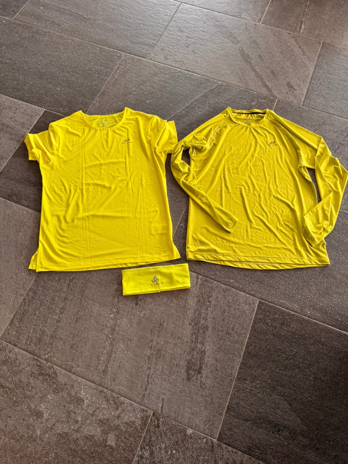 2 x nooit gedragen hardloop shirt pro touch odlo, Sport en Fitness, Loopsport en Atletiek, Ophalen of Verzenden, Zo goed als nieuw