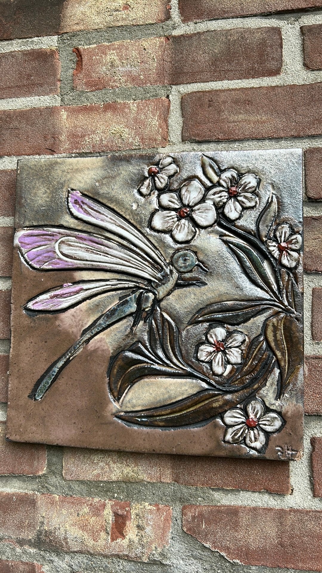 Vintage keramiek wandtegel libelle en bloemen, Ophalen of Verzenden