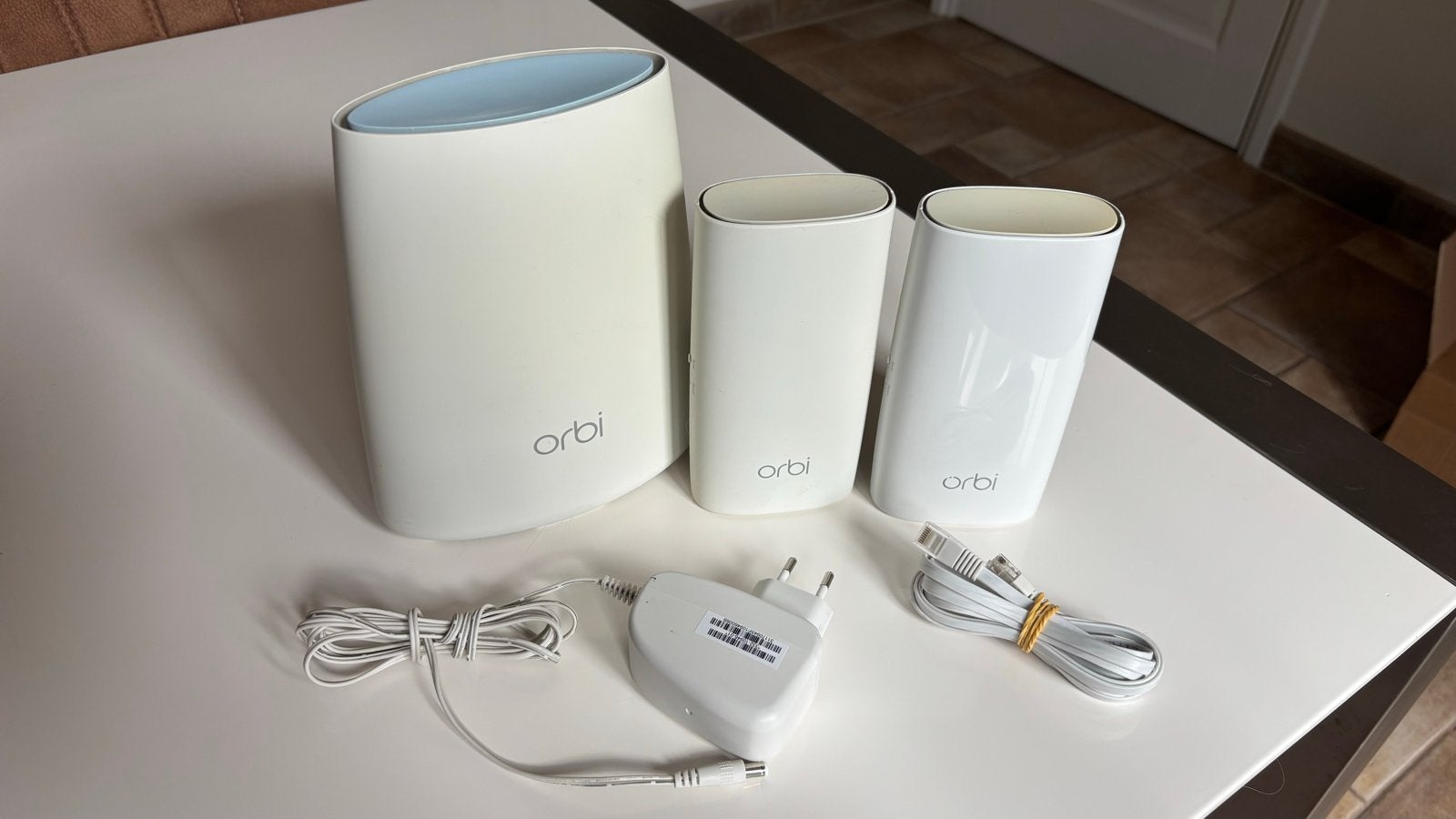 Netgear Orbi RBR40 router met 2x RBW30 satellieten, Ophalen of Verzenden, Gebruikt, Router