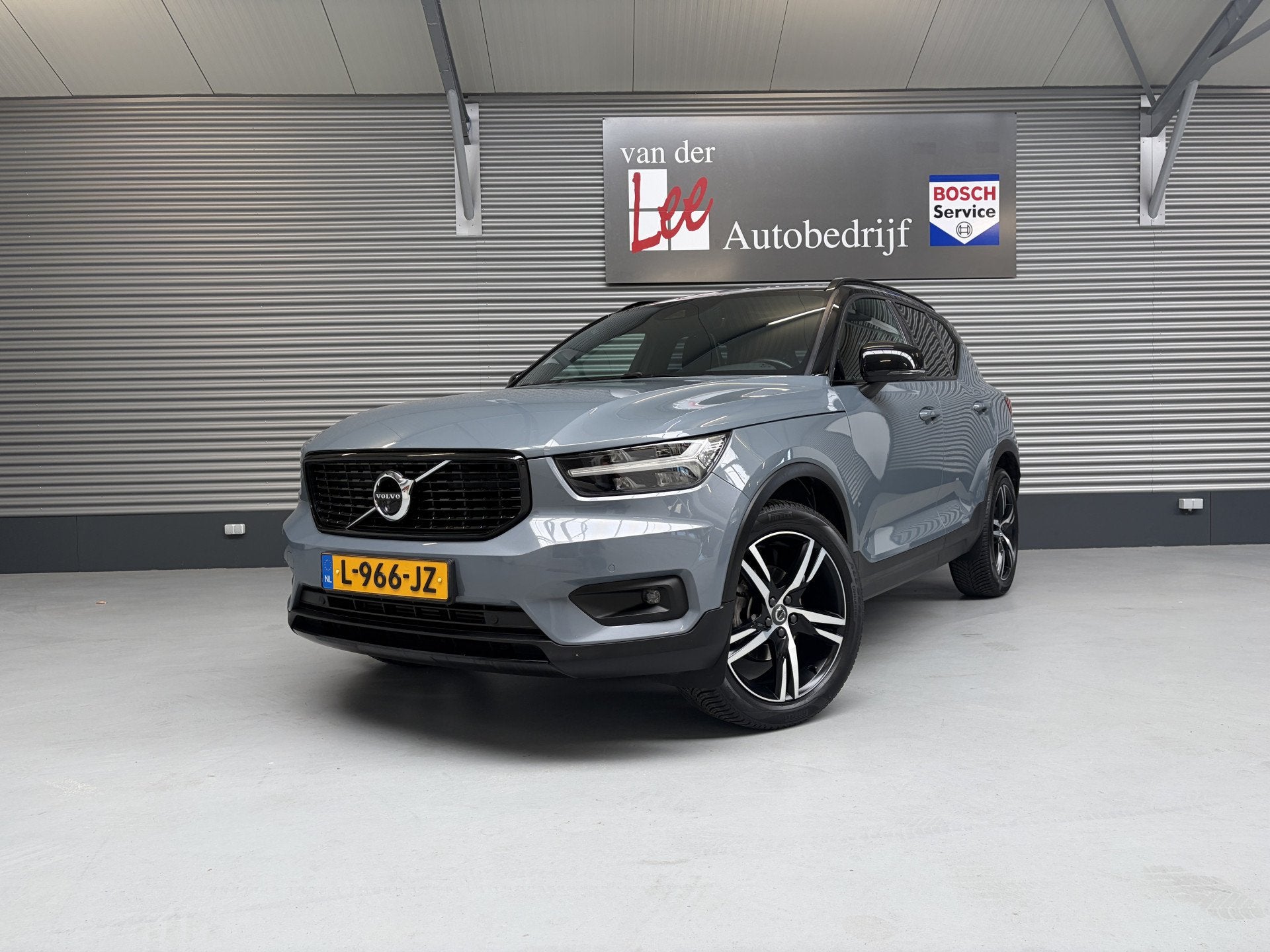 Volvo XC40 1.5 T3 R-DESIGN/PANO/TREKH/BLIS/360 CAM/19 INCH/H, Gebruikt, Origineel Nederlands, Bedrijf, 165 pk
