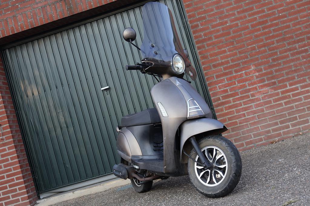 Scooter Turbo RP Isotta 49cc Blauw Kenteken, Ophalen of Verzenden, Zo goed als nieuw, Overige typen, Overige merken