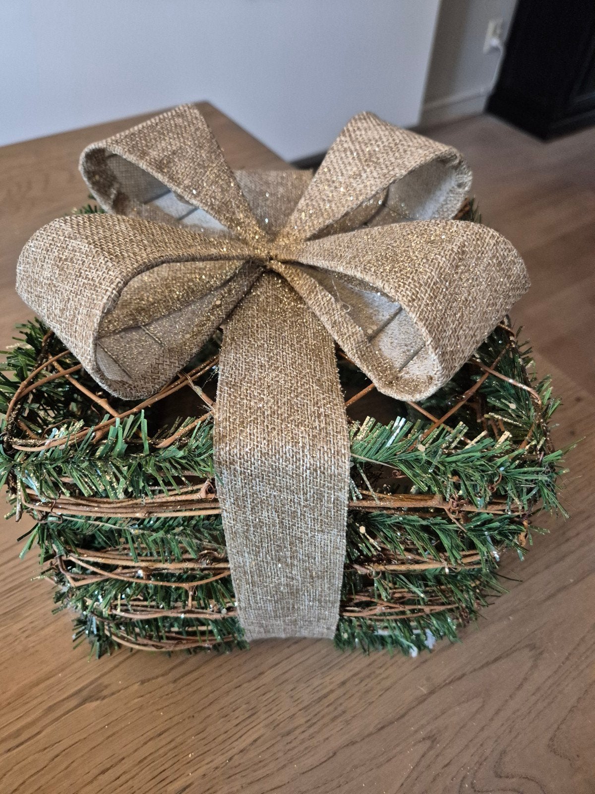 Kerstcadeau met gouden strik, Diversen, Ophalen of Verzenden, Nieuw