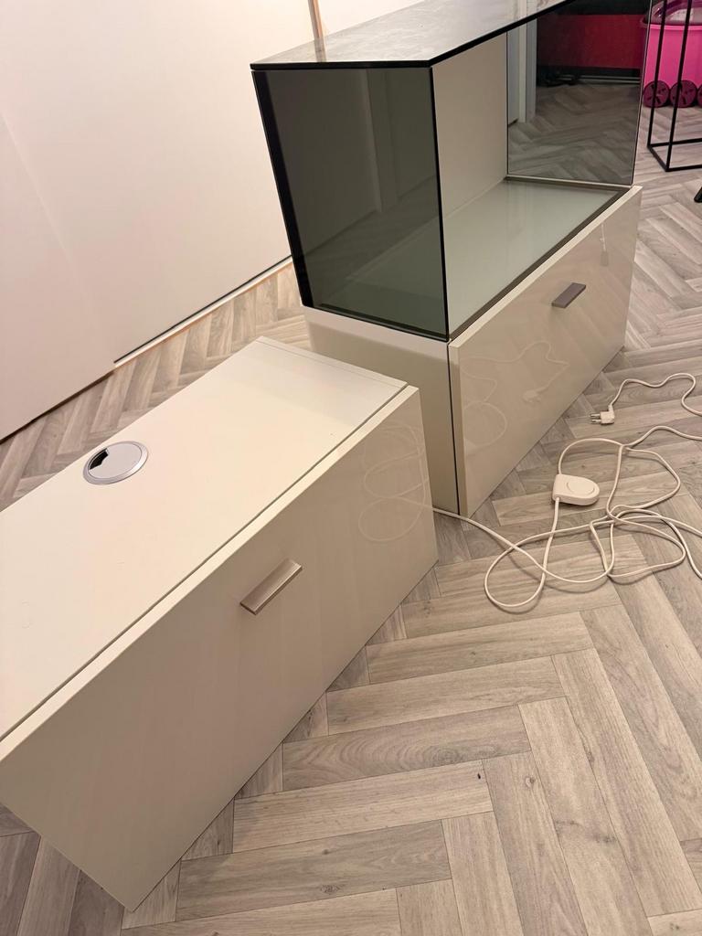 Modern Hulsta TV-meubel met glazen vitrine en onderkast, Ophalen, Gebruikt, 100 tot 150 cm, Glas