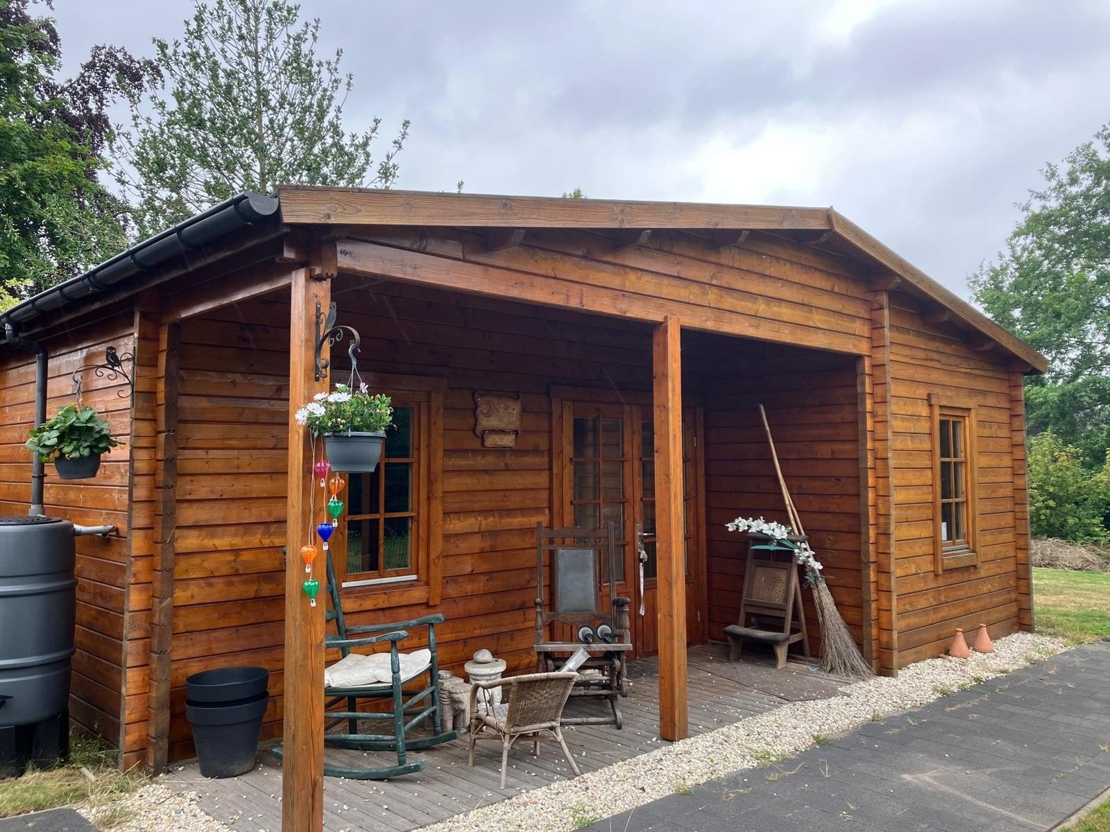 Aangeboden groot tuinhuis - 5 x 7 x 2,80 meter, Tuin en Terras, Ophalen, Blokhut, Zo goed als nieuw, 2 ramen