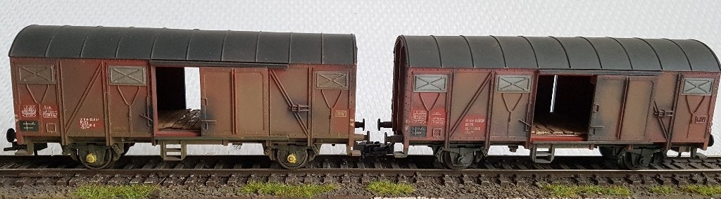 Fleischmann H0 set 2 gesloten goederenwagens 5330, Gebruikt, Gelijkstroom, Fleischmann, Wagon